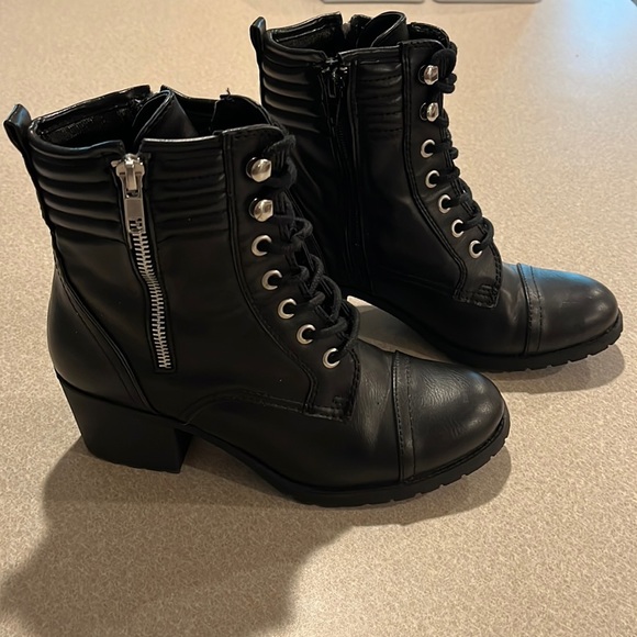 Rampage Black Boots - Picture 1 of 7